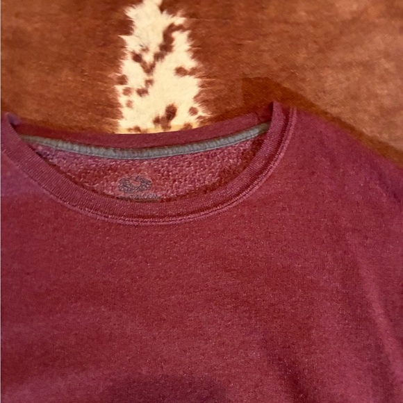 Fruit of the Loom red sweatshirt 
Unisex best fits size large in women's - Picture 2 of 3